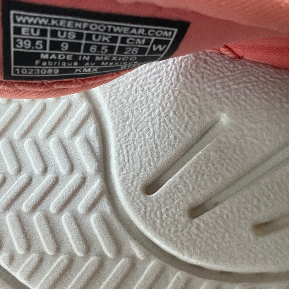 Keen flip flop sandals.Orange,size 9. - Picture 6 of 9